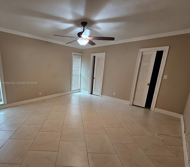 Building Photo - 4602 King Palm Dr