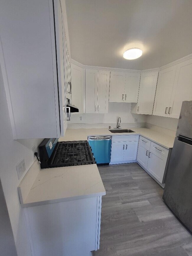Interior Photo - 4181 Duquesne Ave