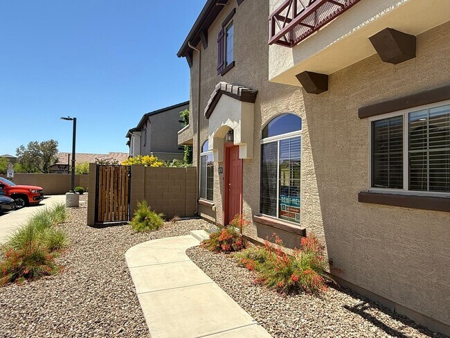 Building Photo - 2 Bedroom Townhome In Gated Community of P...