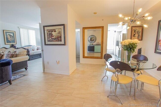 Foto del edificio - 2501 Douglas Rd