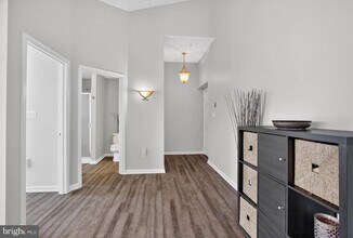 Building Photo - 2443 Blue Spring Ct