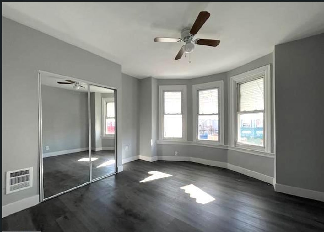 Foto principal - 2437 W Toronto St