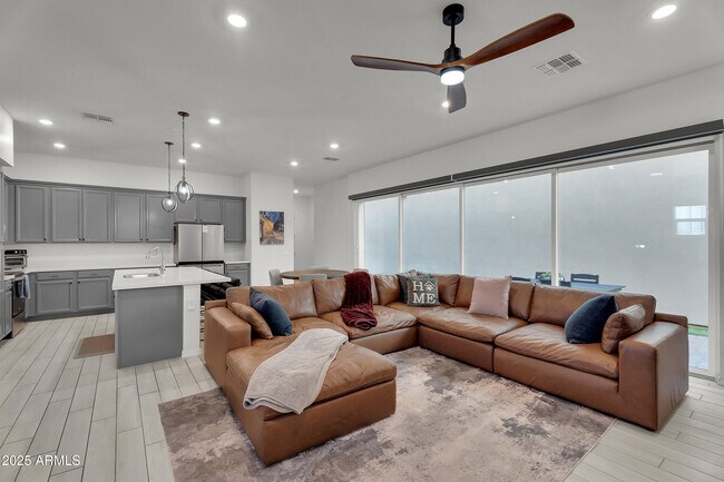 Foto del edificio - 280 E Aster Dr