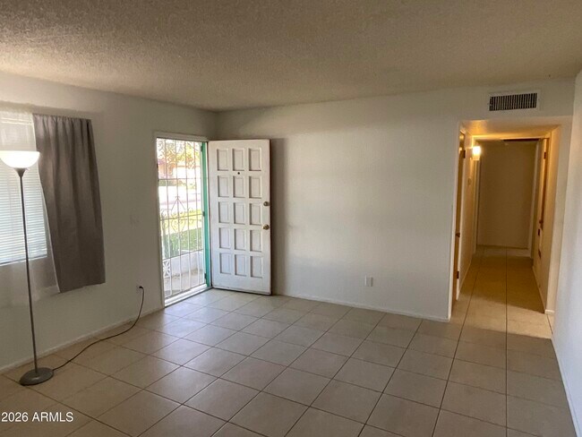 Foto del edificio - 247 E 7th Dr