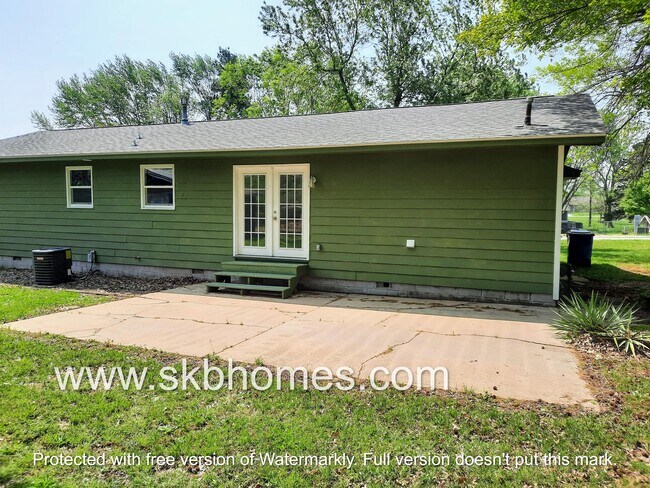 Building Photo - 103 Silverleaf St