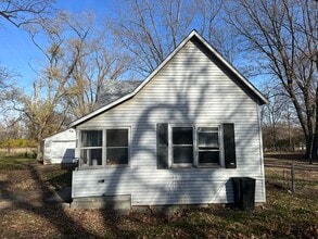 Building Photo - 731 Bryan Ave