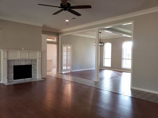 Foto del edificio - 3106 Lake Forest Dr