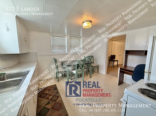 Foto del edificio - 921 E Lander-