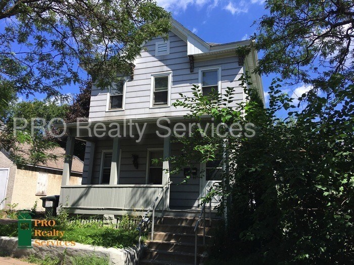 ** July Rent FREE** 2 Bedroom Plus Den Duplex Apartment for Rent in