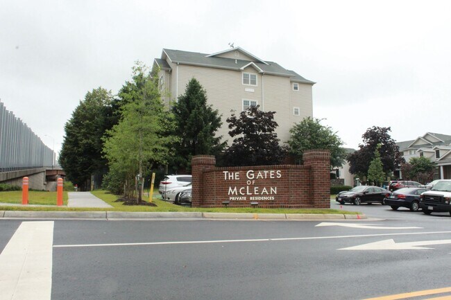 Building Photo - The Gates Of McLean Condo for rent - 2 BR'...