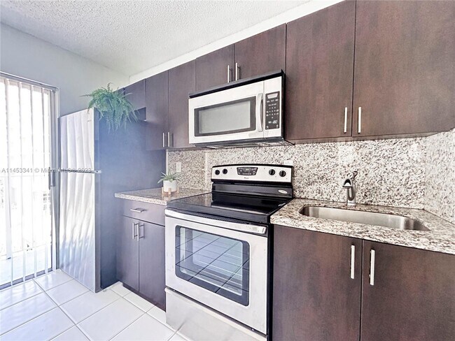 Foto del edificio - 2575 SW 27th Ave