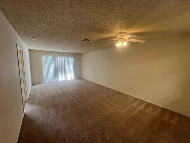 Foto del edificio - Remodeled 2 bedroom condo