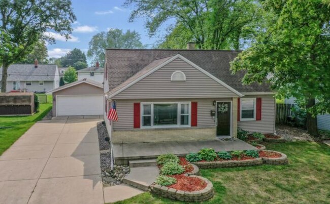 Foto del edificio - 1071 Kenwood St