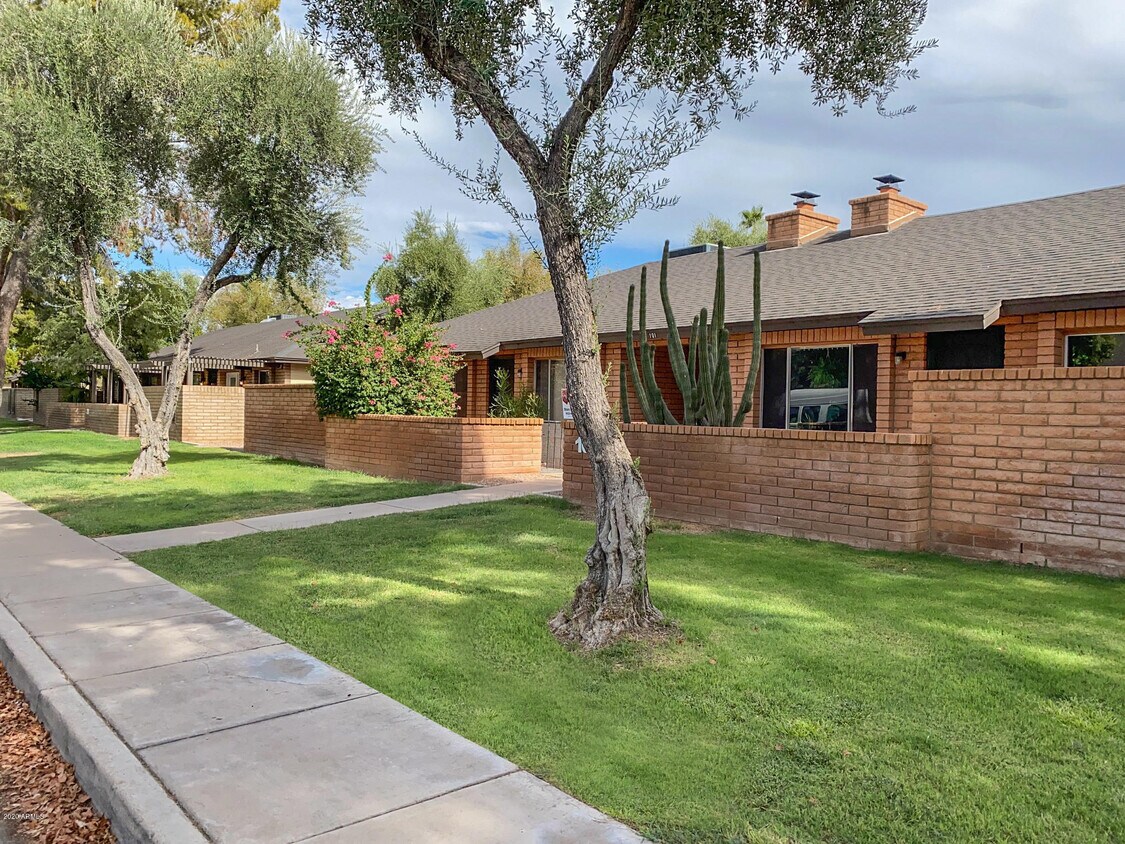 Primary Photo - 101 W Loma Vista Dr