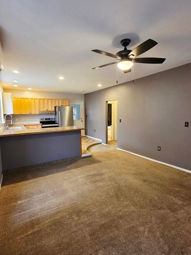 Foto del edificio - 208 W Main Ave