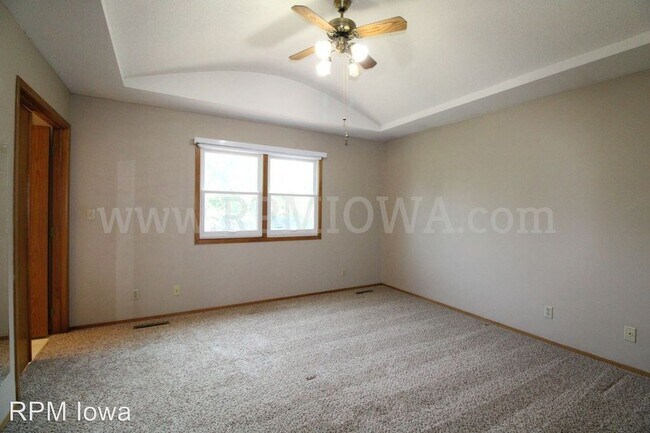 Building Photo - 125 28th Ct