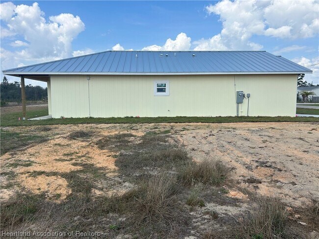 Foto del edificio - 6425 Okinawa Ave