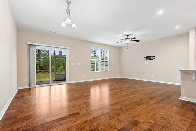 Building Photo - Excellent location near Southpoint Mall & ...