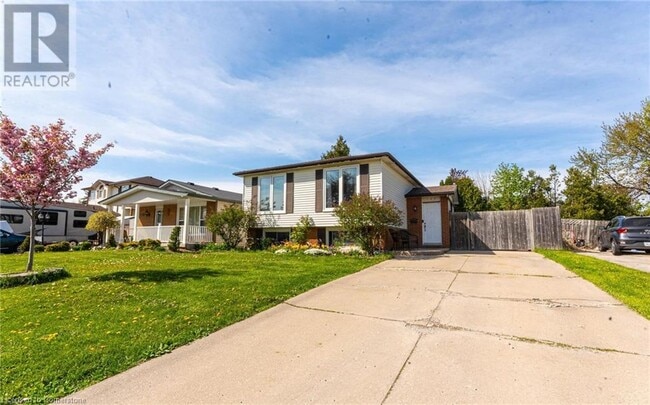 Building Photo - 185 Bellingham Dr