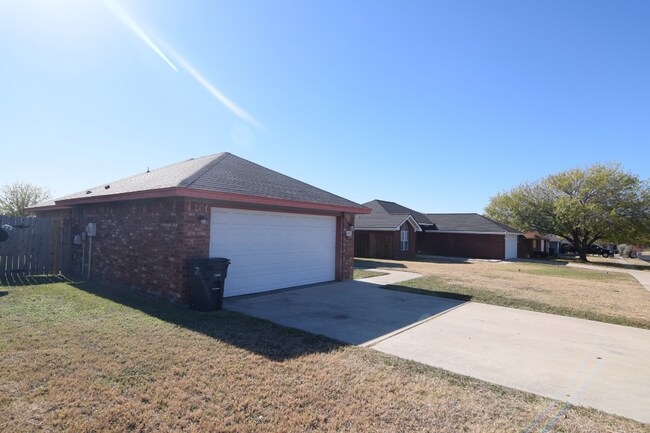 Building Photo - 3812 Oak Valley Dr