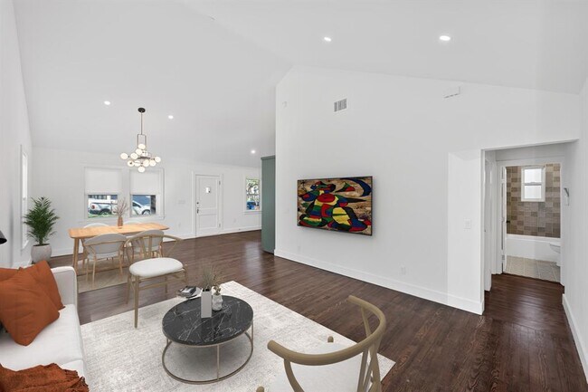 Building Photo - 1509 Drake Ave