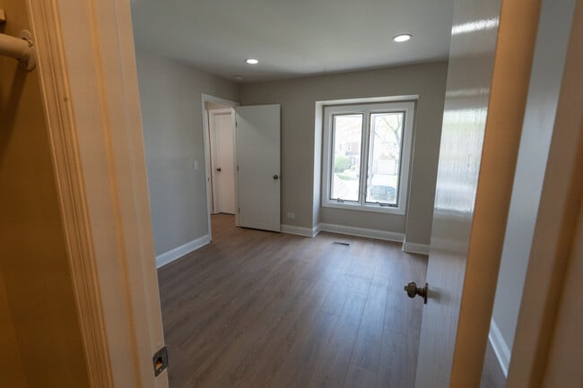 Building Photo - 257 Doral Ct