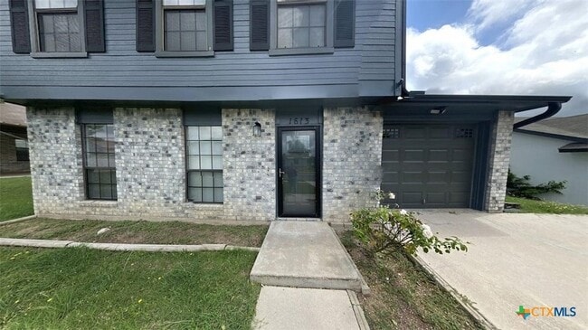 Building Photo - 1613 Bobby Lee Dr
