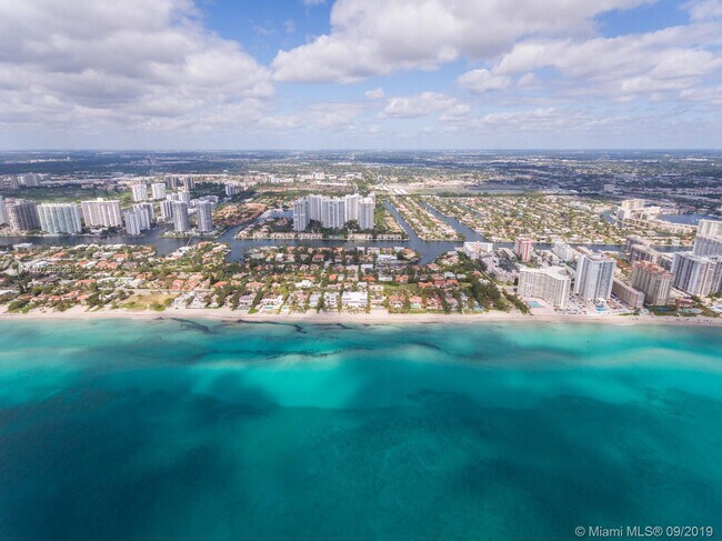 Building Photo - 21200 Point Pl