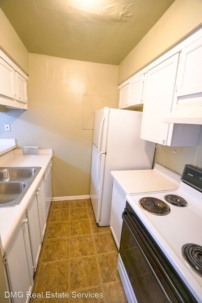 Building Photo - 1 br, 1.5 bath House - 811 Redbird Ln