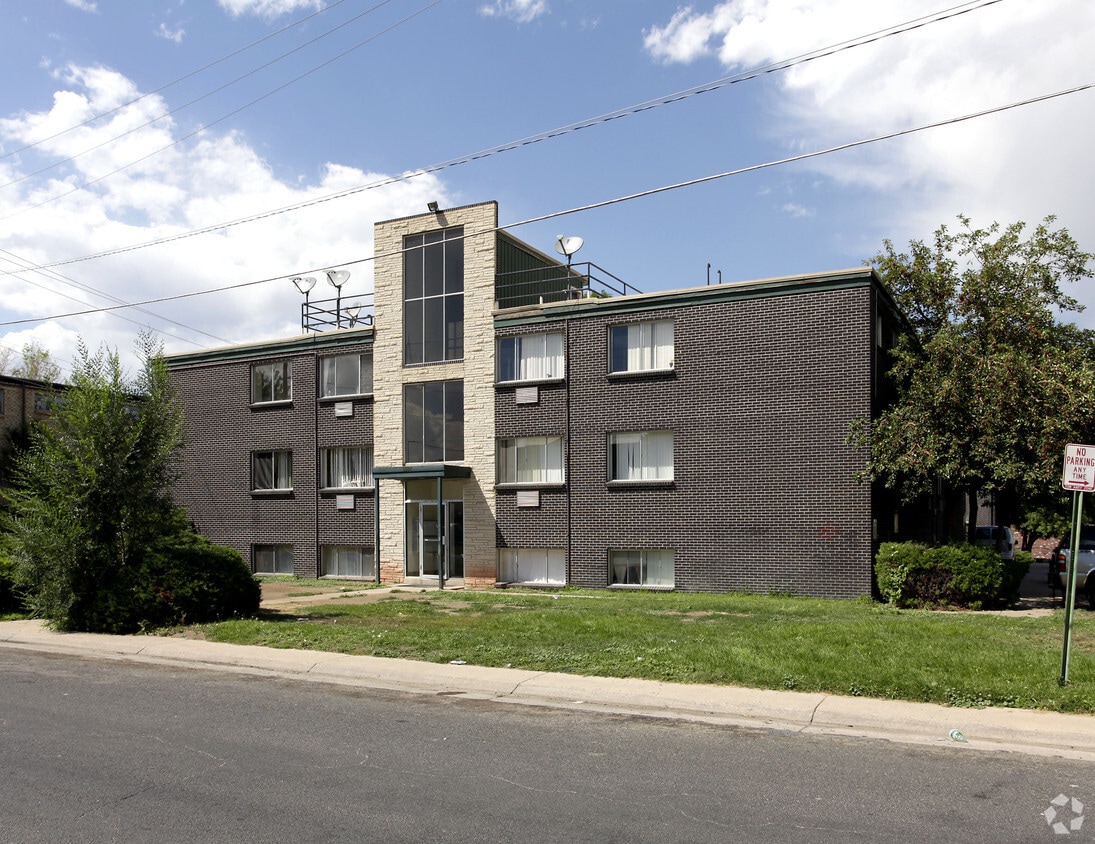 Building Photo - 5601 W Green Meadows Pl