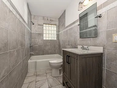 Kitchen - 1432 Lasalle St