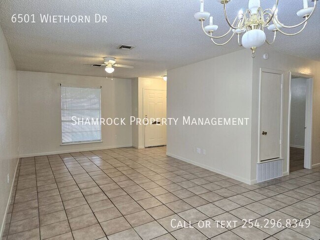 Foto del edificio - 3/2 Duplex in Midway ISD!