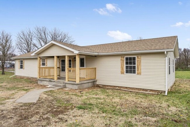 Building Photo - Completely remodeled | 3 Bedroom | 2 Bathr...