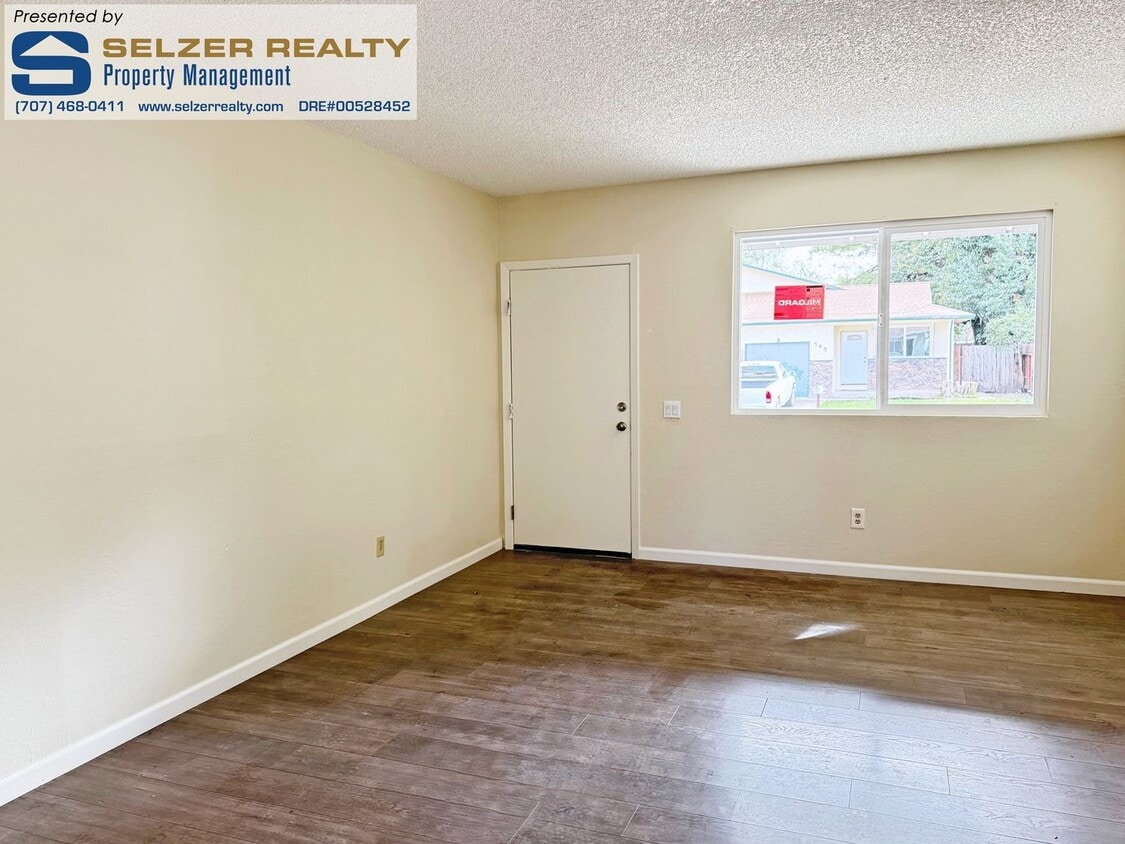 Building Photo - 740 El Rio St