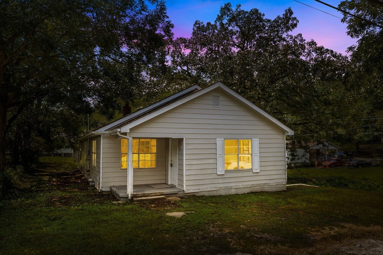 Primary Photo - Beautiful Fully Renovated Midfield Home