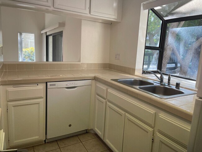 Foto del edificio - Adorable 1 bed 1 bath Apartment in Agoura Hills!