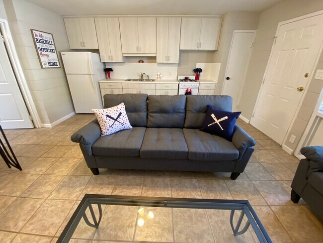 Foto del edificio - PENSACOLA ARMS: One Bedroom Apartments in ...