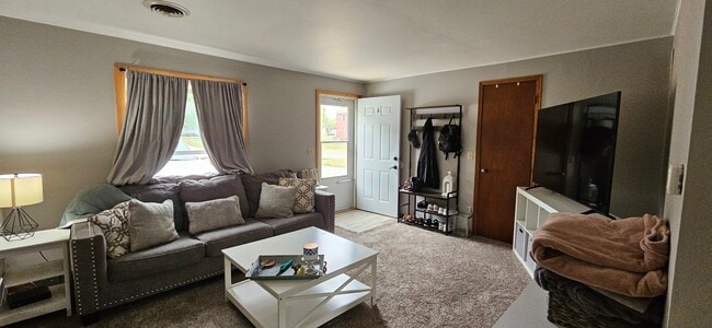 Building Photo - 619 S Washington St