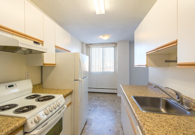 Building Photo - Central Court Apartments