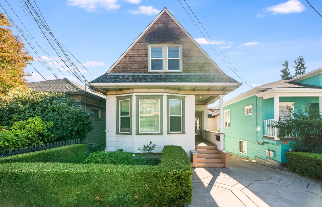 Primary Photo - 4382 Howe St