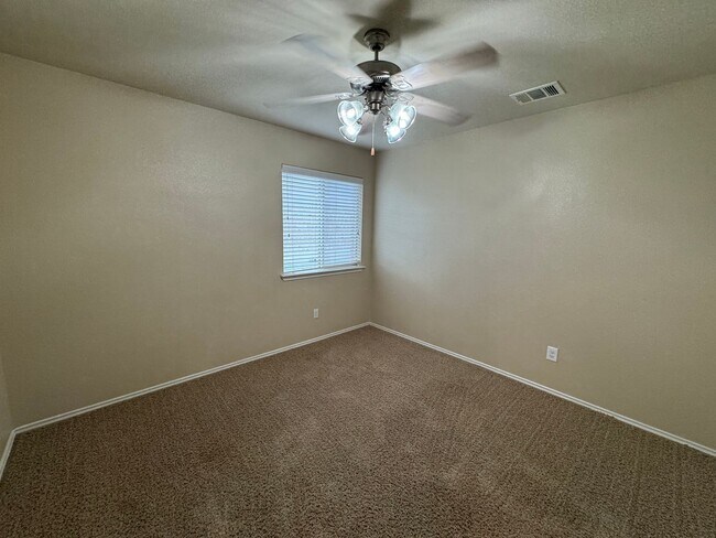 Foto del edificio - 6908 Golden Oak Ln