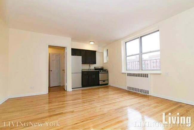 Building Photo - 5552 Netherland Ave