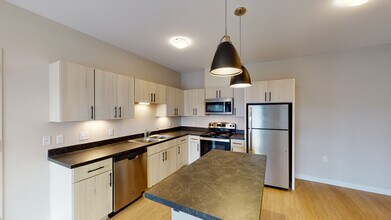 HoM Flats at 28 West photo'