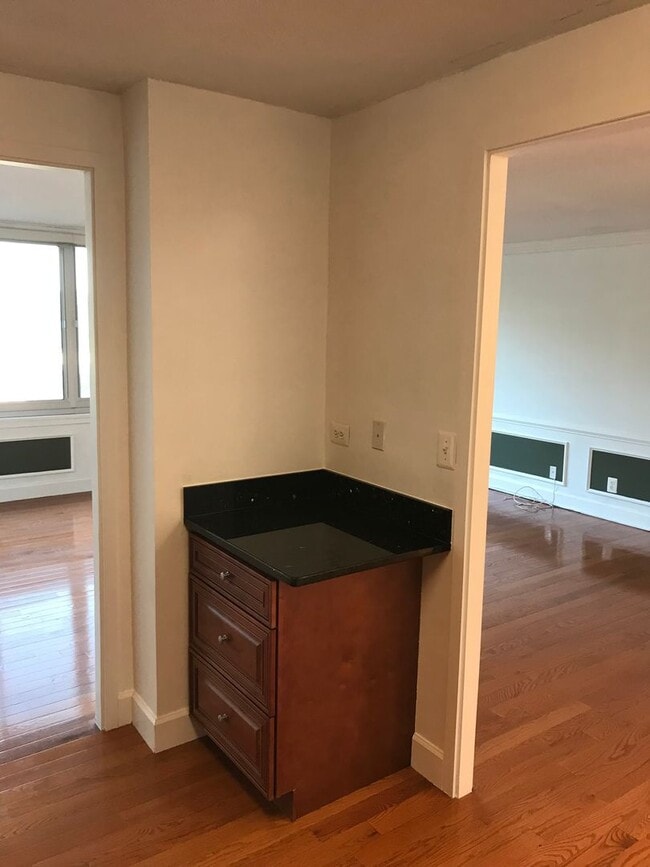 Building Photo - Luxury 1 bedroom 1 bath condo with great amenities