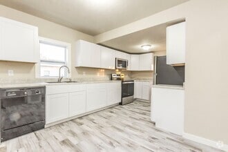 Building Photo - 3021 Mahaska Ave