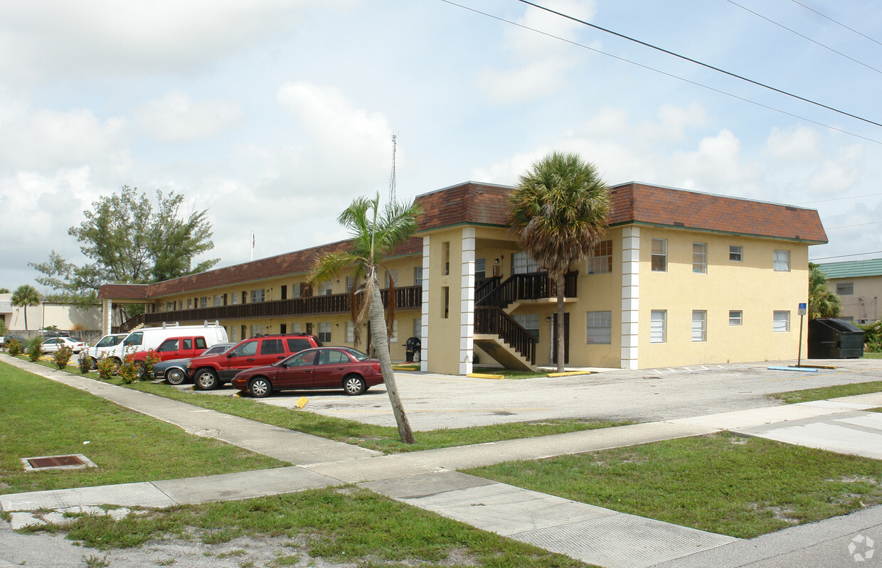 Building Photo - Evergreen Manor Apartments