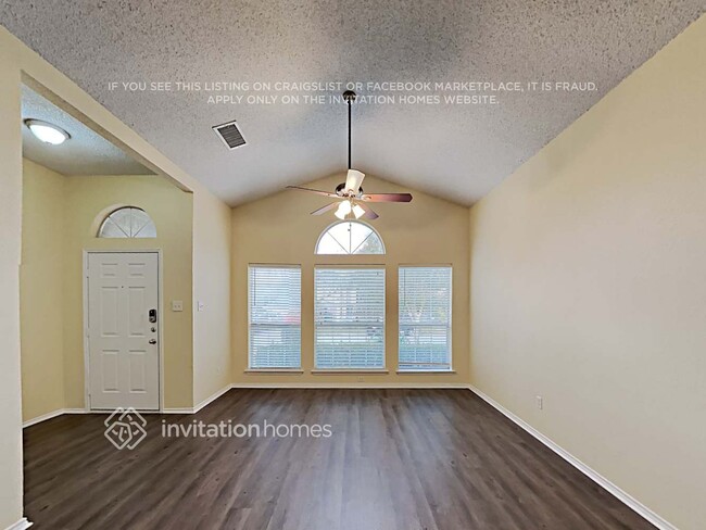 Foto del edificio - 6316 Fern Meadow Dr
