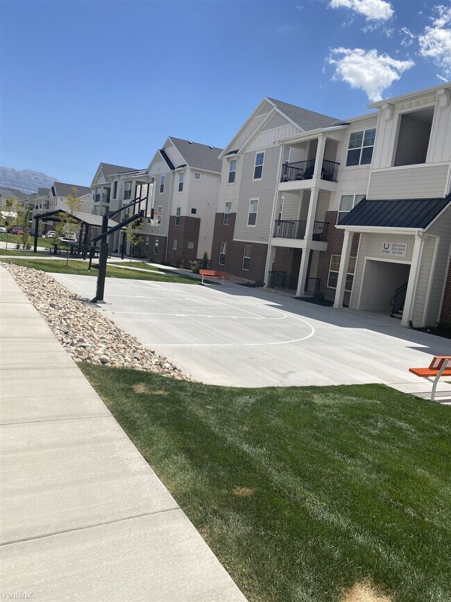 Building Photo - 4 br, 2.5 bath Townhome - 1726 North 3830 ...