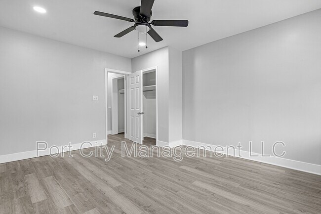 Building Photo - 1806 Aiken St