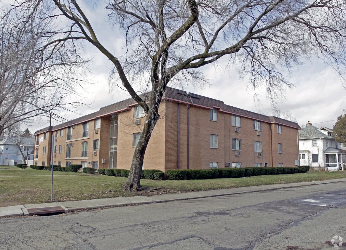 Primary Photo - 905-911 Neal Ave